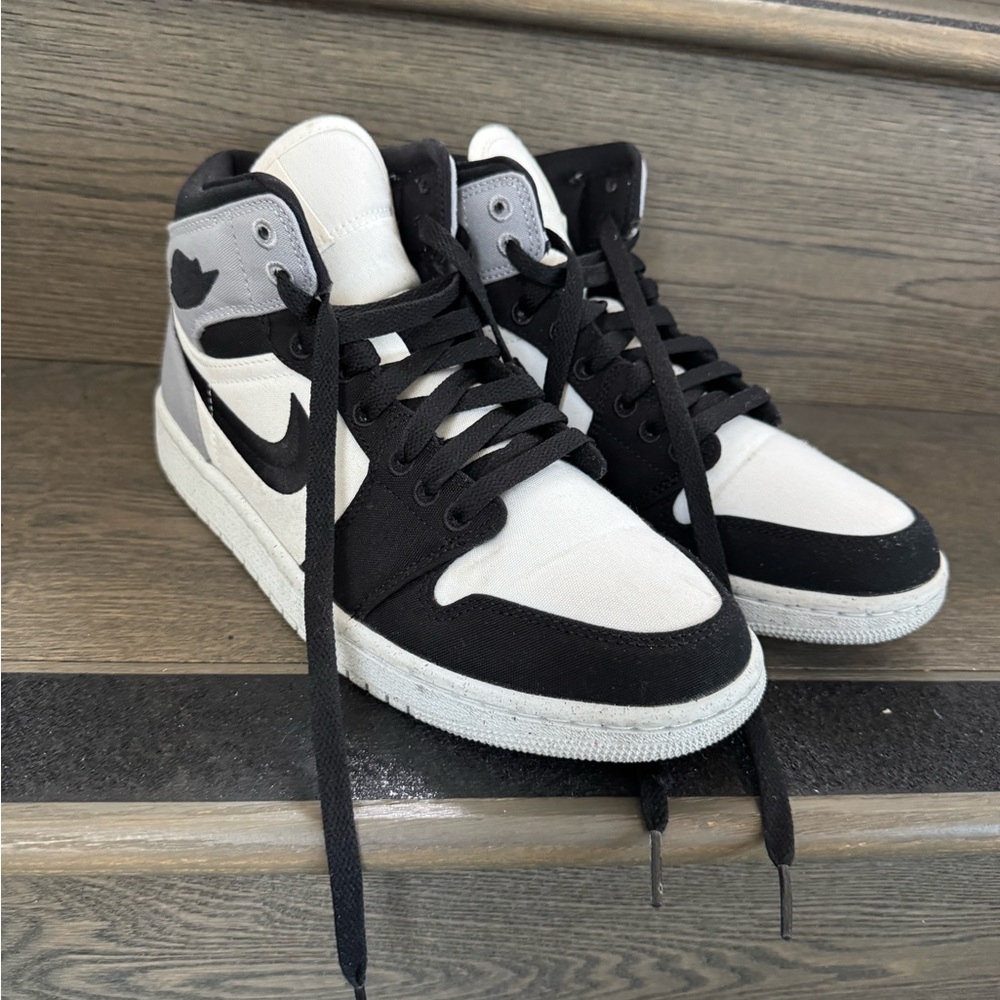 Nike Air Jordan Women's High-Top Sneakers Black and White
